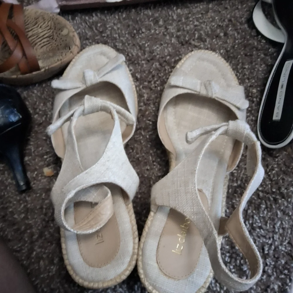 Liz Claiborne Cream Wedge Sandals with Bow
